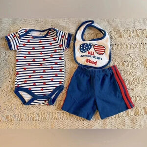6-9 months American Stars and Stripes short sleeve onesie, shorts, and bib set​